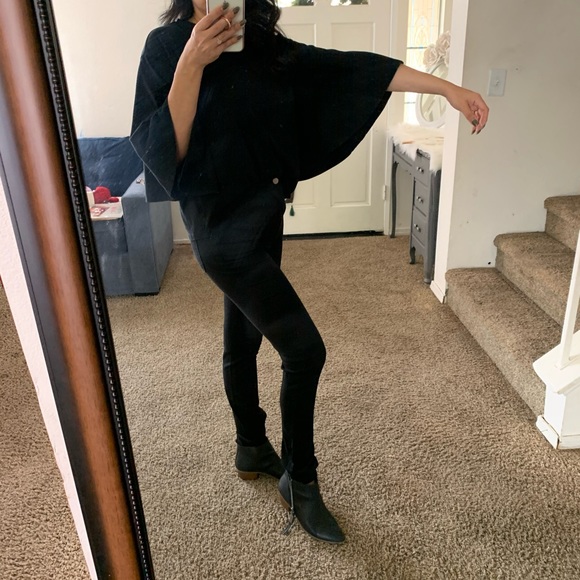 Who What Wear Black Bell Sleeve Top - Picture 4 of 10